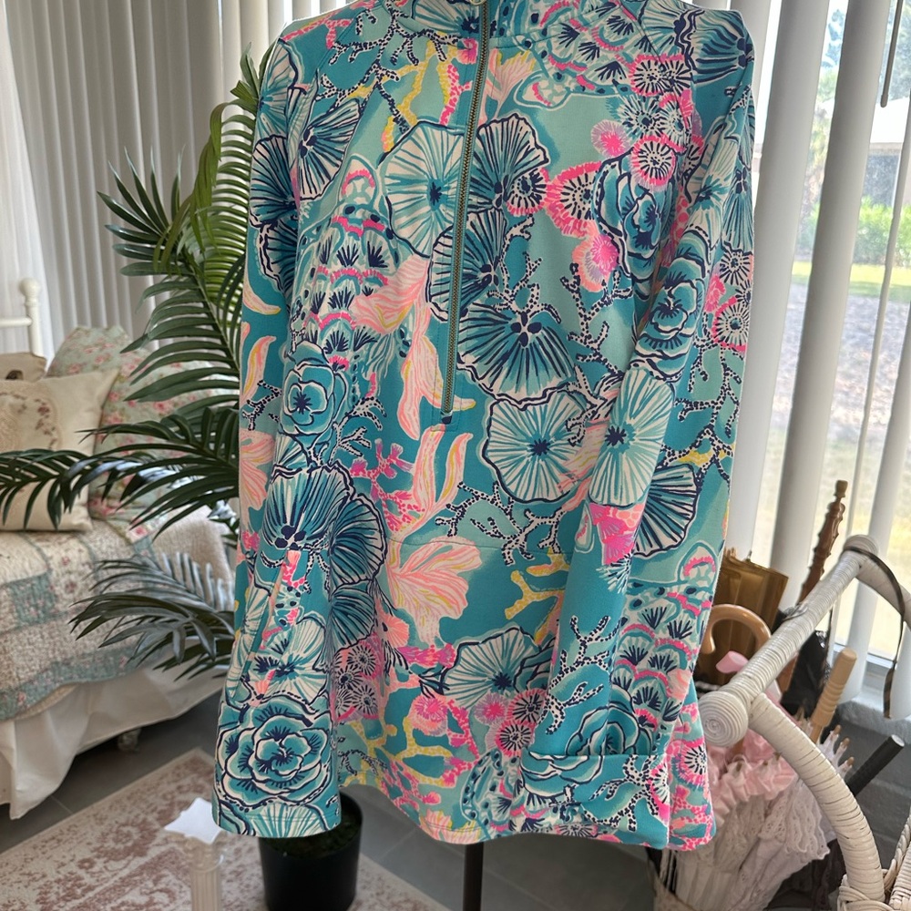 Lilly zip top